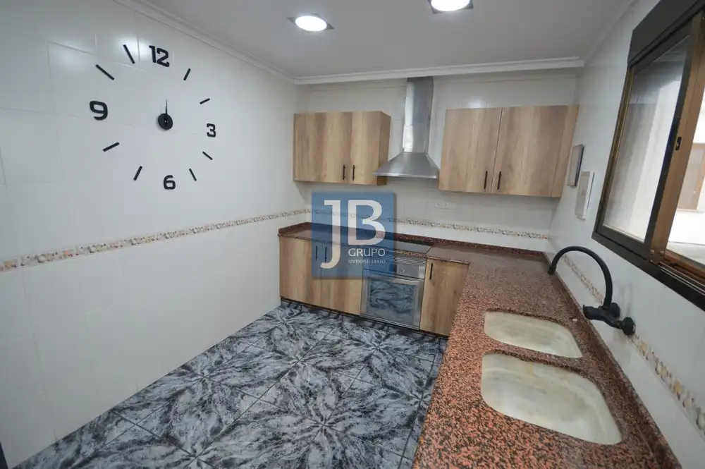 Cuina de Casa adosada en venda en L'Alcúdia de Crespins amb Terrassa, Moblat i Forn