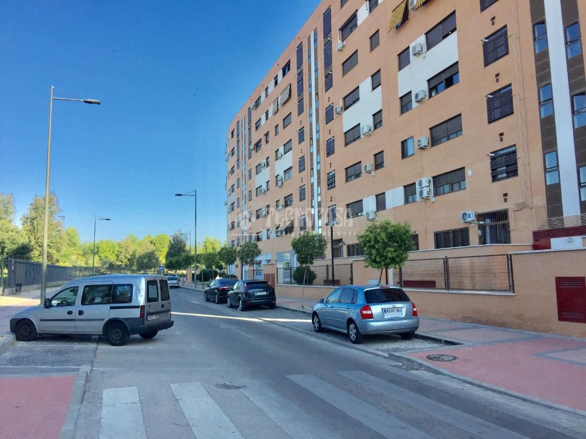 Vista exterior de Pis en venda en Parla amb Calefacció, Terrassa i Traster