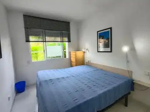 Schlafzimmer von Wohnungen zum Verkauf in Pals mit Heizung, Privatgarten und Terrasse