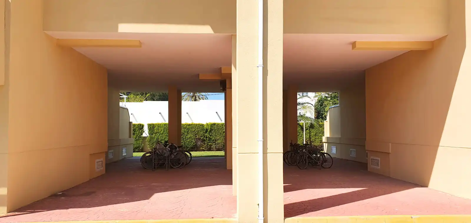 Parking de Apartamento de alquiler en Dénia con Aire acondicionado, Calefacción y Terraza