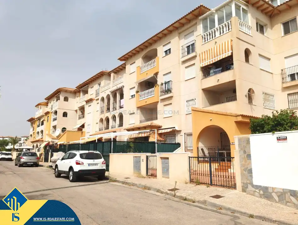 Vista exterior de Pis en venda en Orihuela amb Terrassa, Moblat i Piscina comunitària