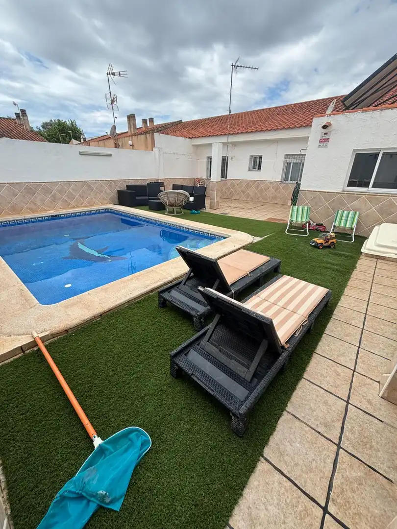 Casa adosada en venta en Calle MARIA DE ZAYAS-B SANTIAGO, 28, Miranda