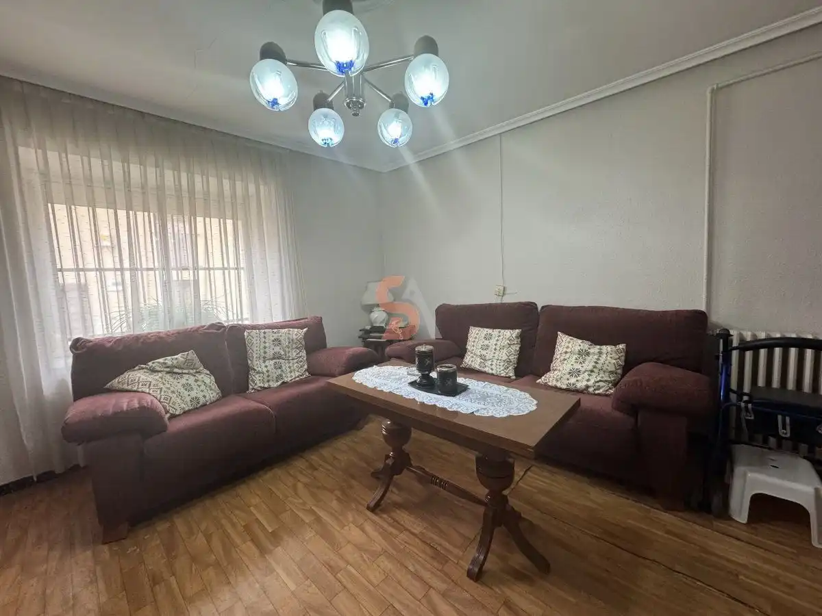 Sala d'estar de Casa o xalet en venda en Renedo de Esgueva amb Calefacció