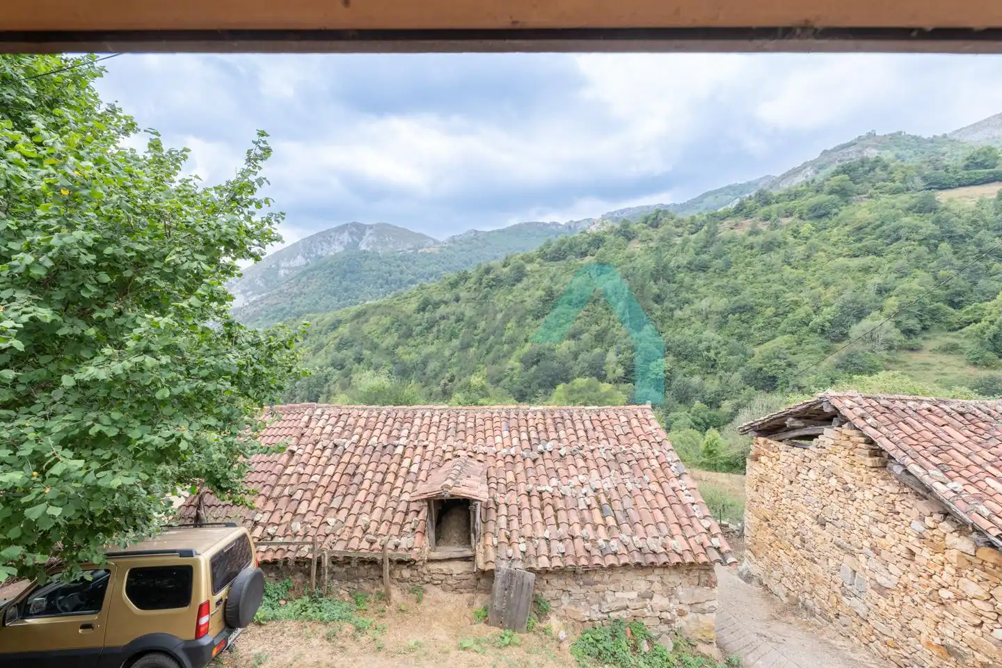 Einfamilien-Reihenhaus zum Verkauf in Lugar Bustiello, Proaza