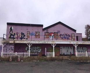 Exterior view of Building for sale in Revillarruz