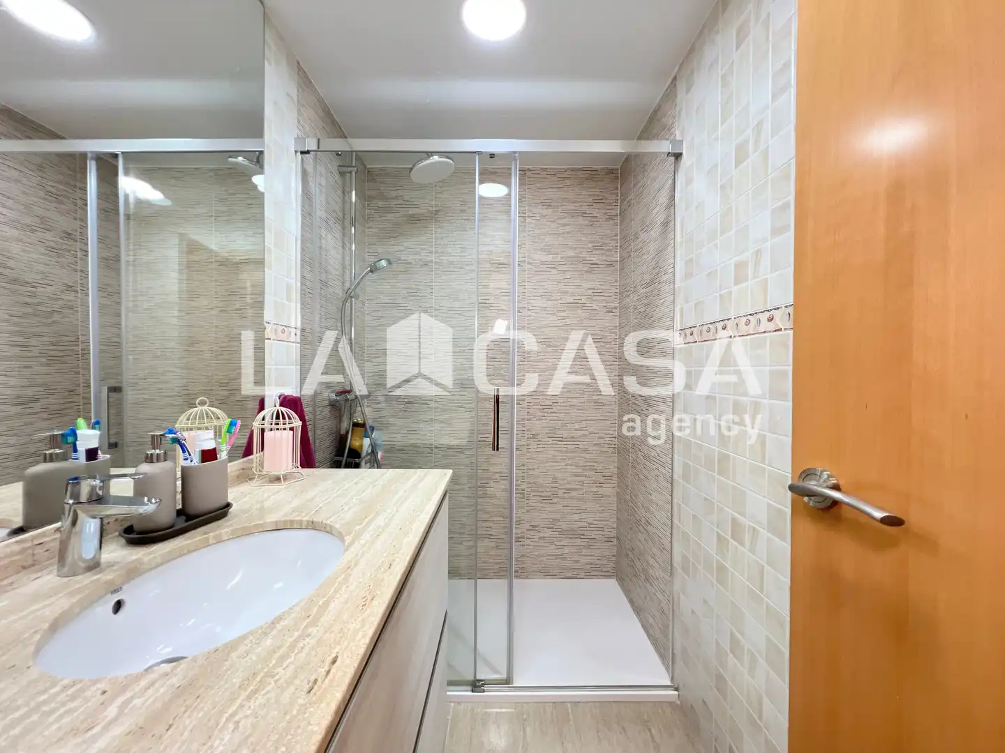Baño de Piso en venta en Badalona con Calefacción y Balcón