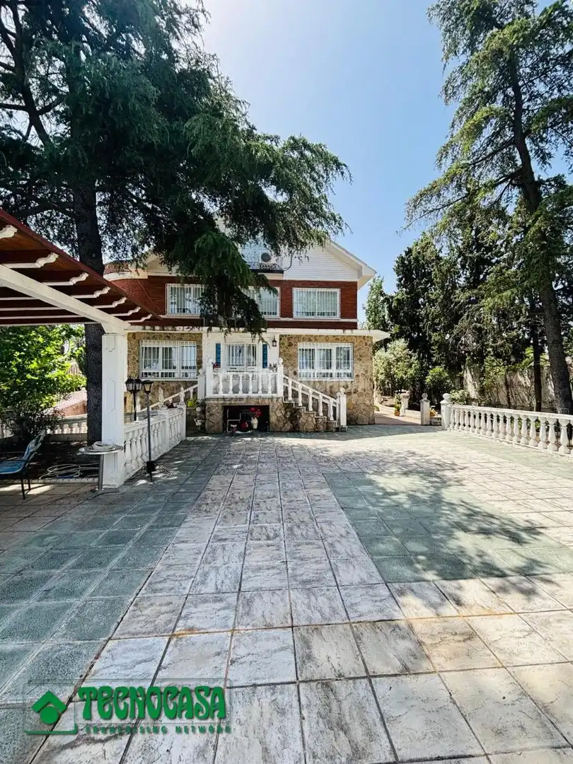 Vista exterior de Casa o chalet en venta en Casarrubios del Monte