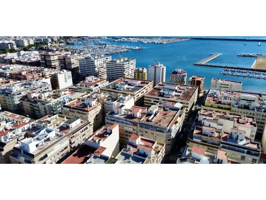 Apartamento con balcón en venta en Calle Beniajan