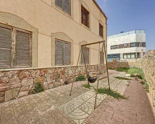 Vista exterior de Casa o xalet en venda en  Almería Capital amb Aire condicionat, Jardí privat i Terrassa
