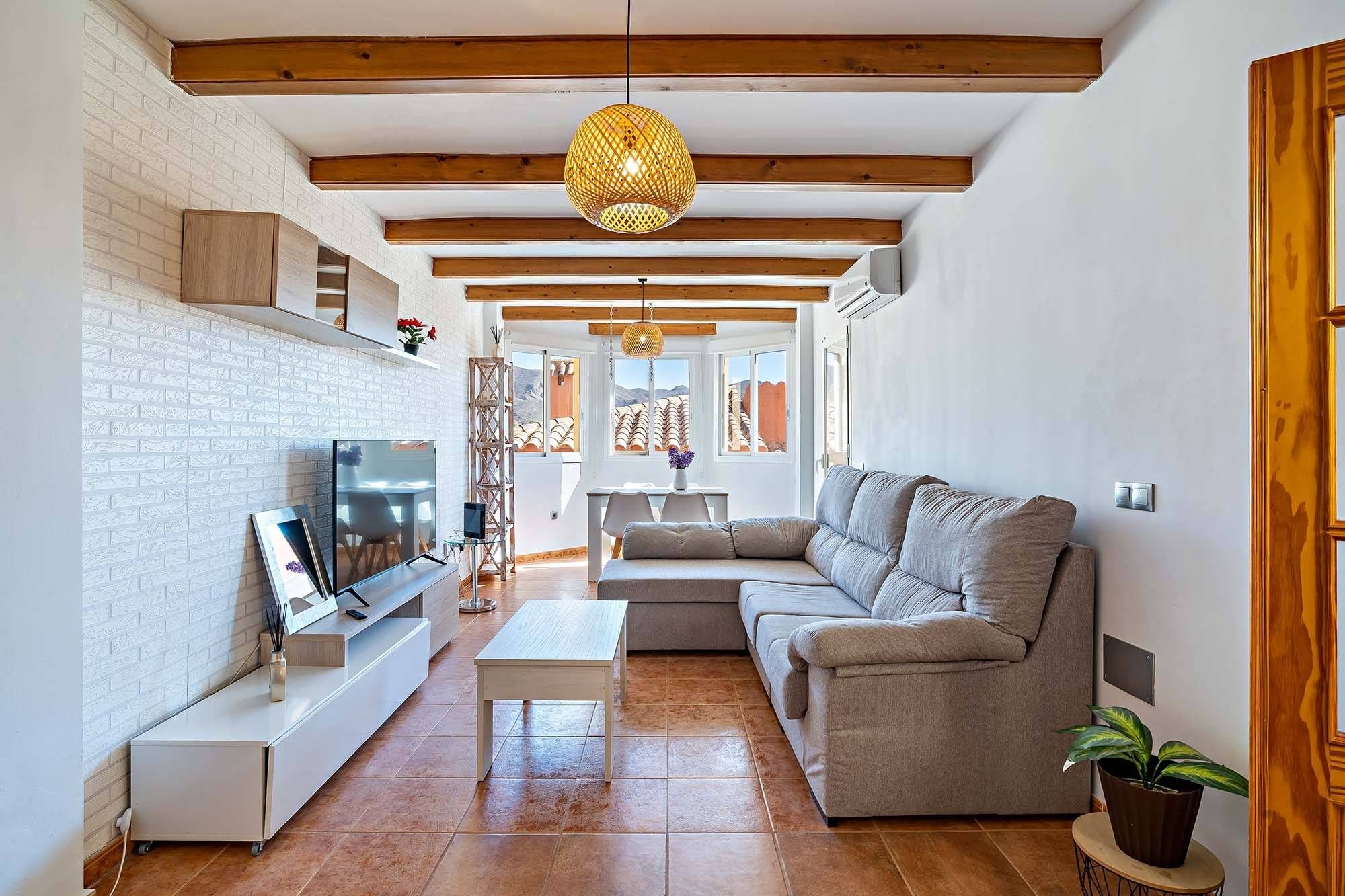 Sala de estar de Dúplex de alquiler en Vícar con Amueblado, Balcón y Piscina comunitaria