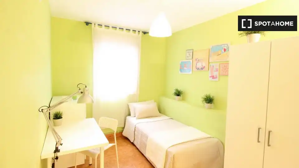 Bedroom of Flat for rent in Madrid  with Air Conditioner, Heating and Furnished