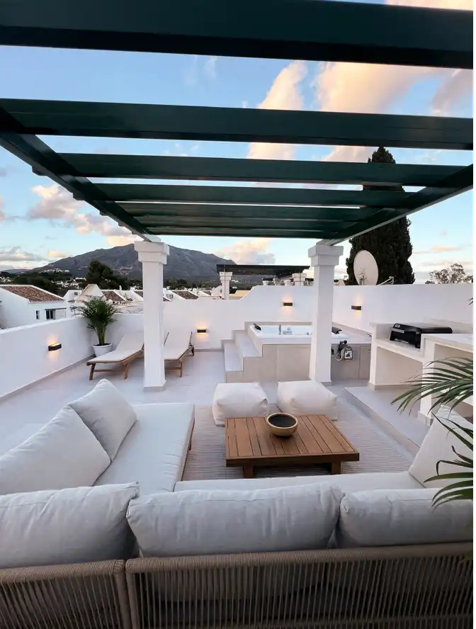 Piso con terraza en venta en Nueva Andalucía
