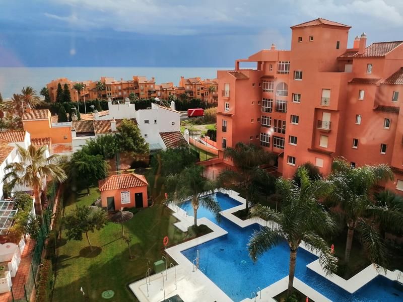 Vista exterior de Piso de alquiler en Manilva con Aire acondicionado, Calefacción y Jardín privado