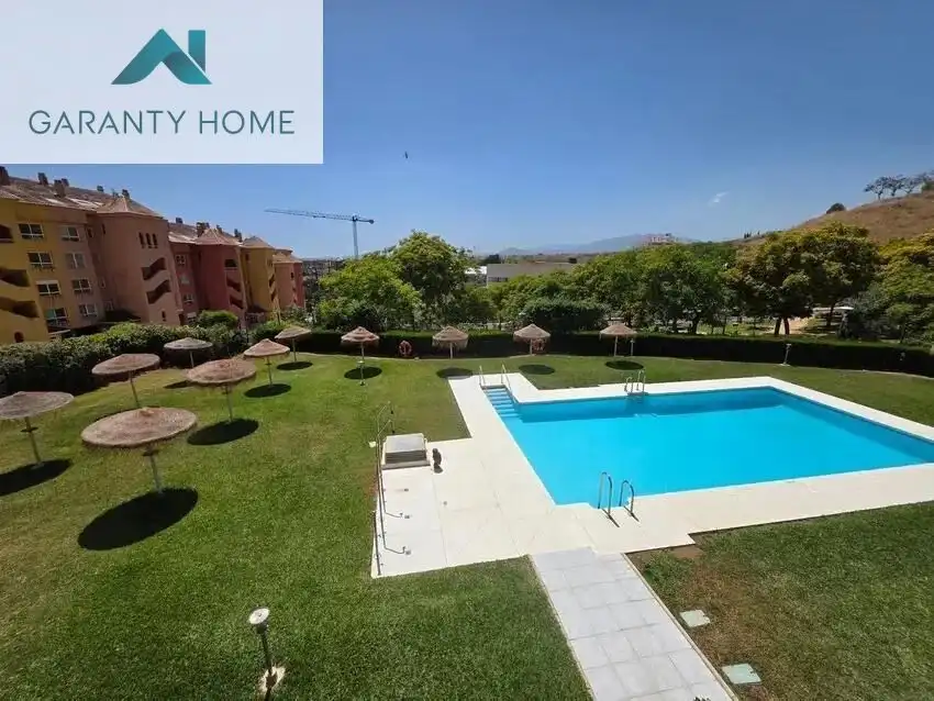 Vista exterior de Piso de alquiler en Fuengirola con Aire acondicionado, Jardín privado y Terraza