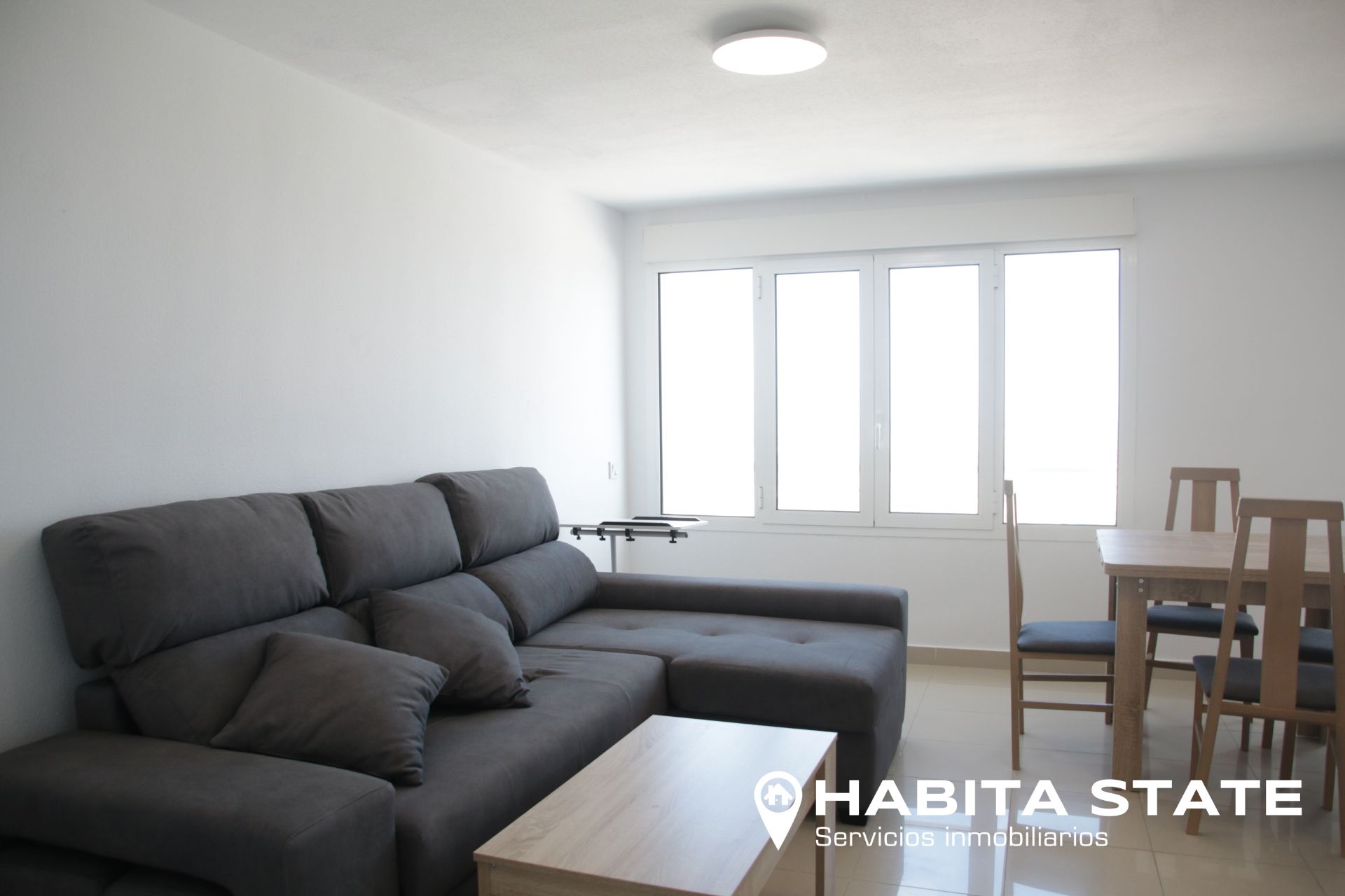 Sala d'estar de Apartament de lloguer en Mojácar amb Aire condicionat, Terrassa i Moblat