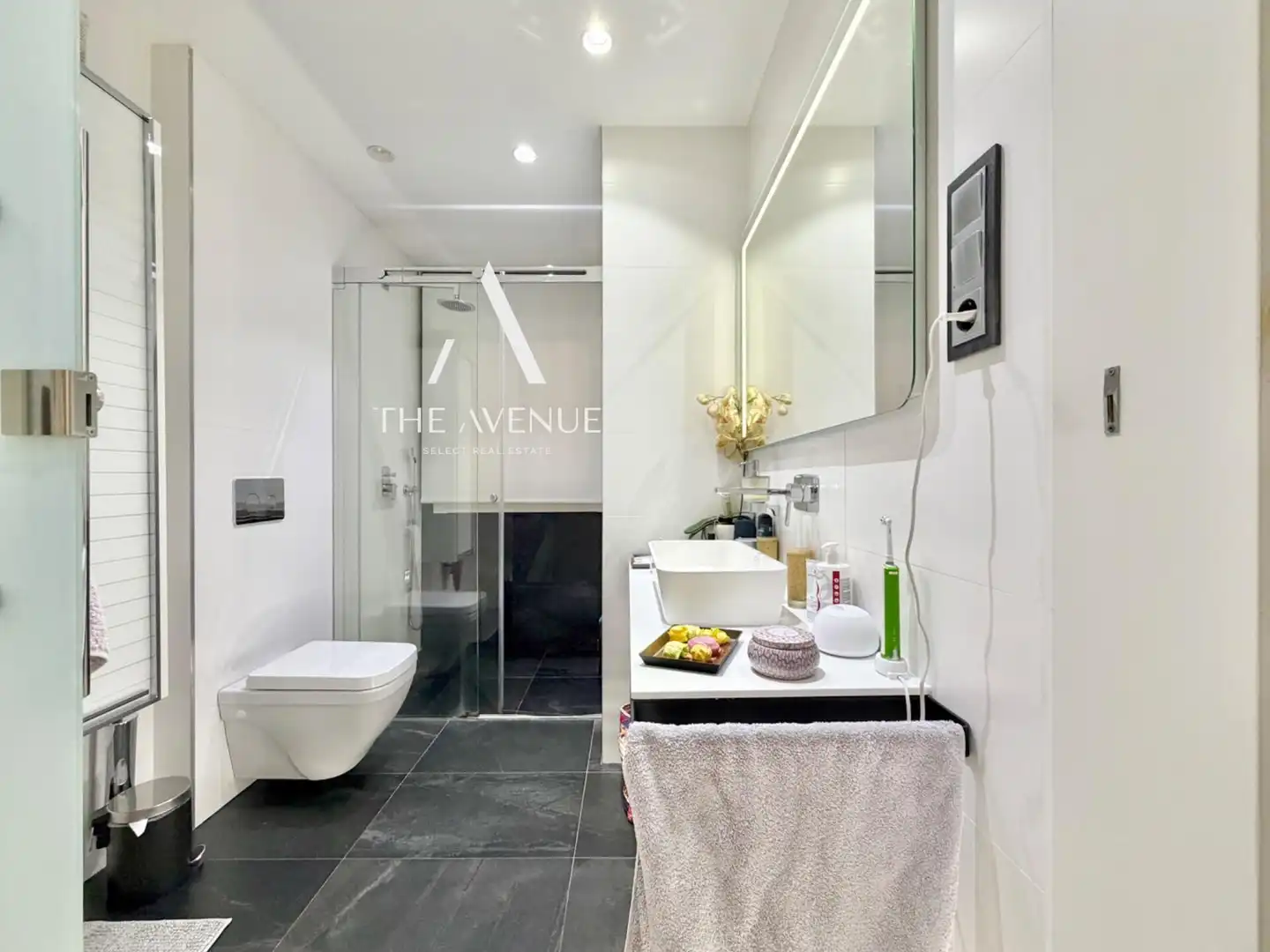 Bathroom of Flat for sale in Madrid  with Air Conditioner, Heating and Parquet flooring