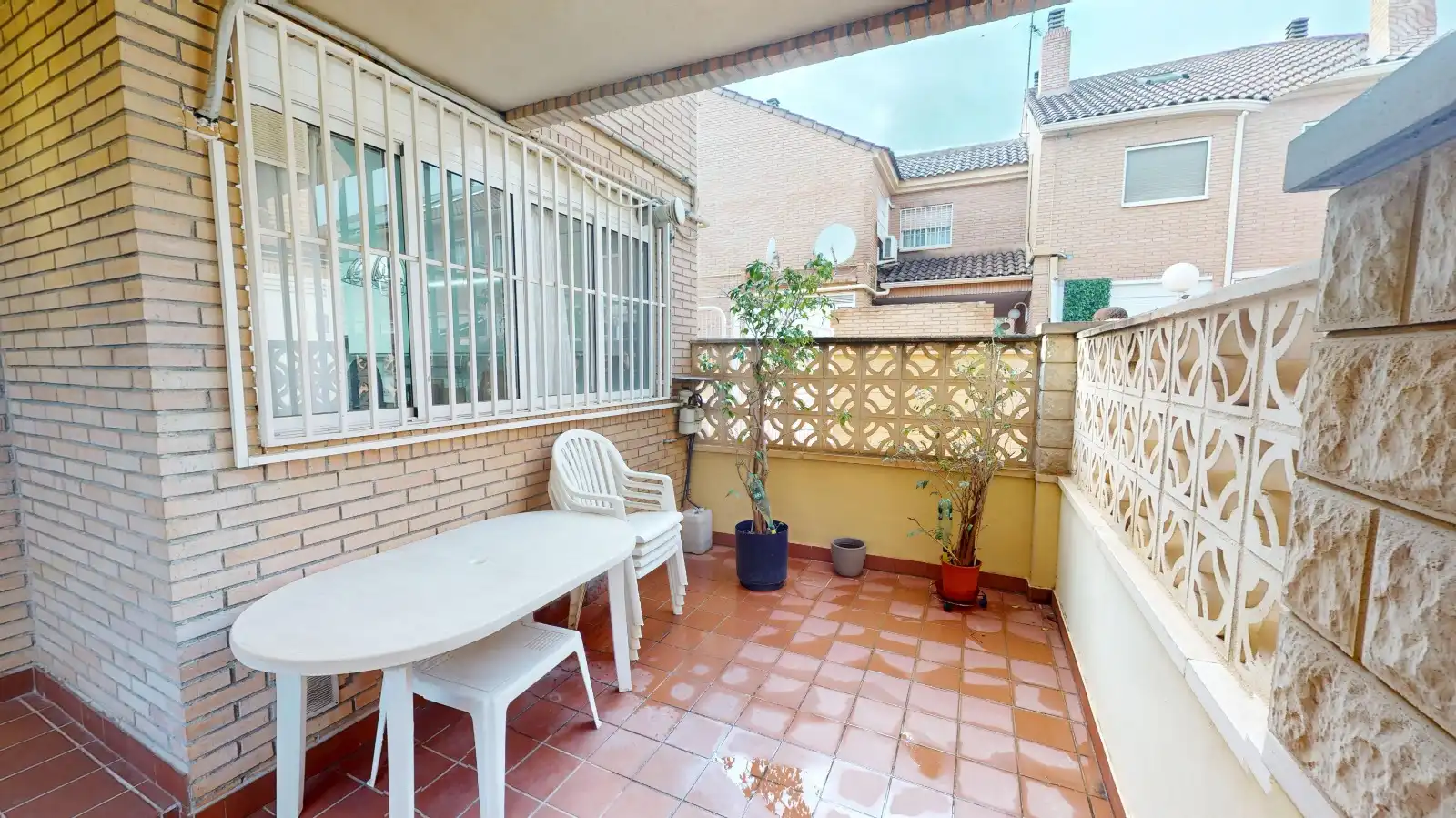 Terraza de Casa adosada en venta en Alicante / Alacant con Aire acondicionado, Calefacción y Jardín privado