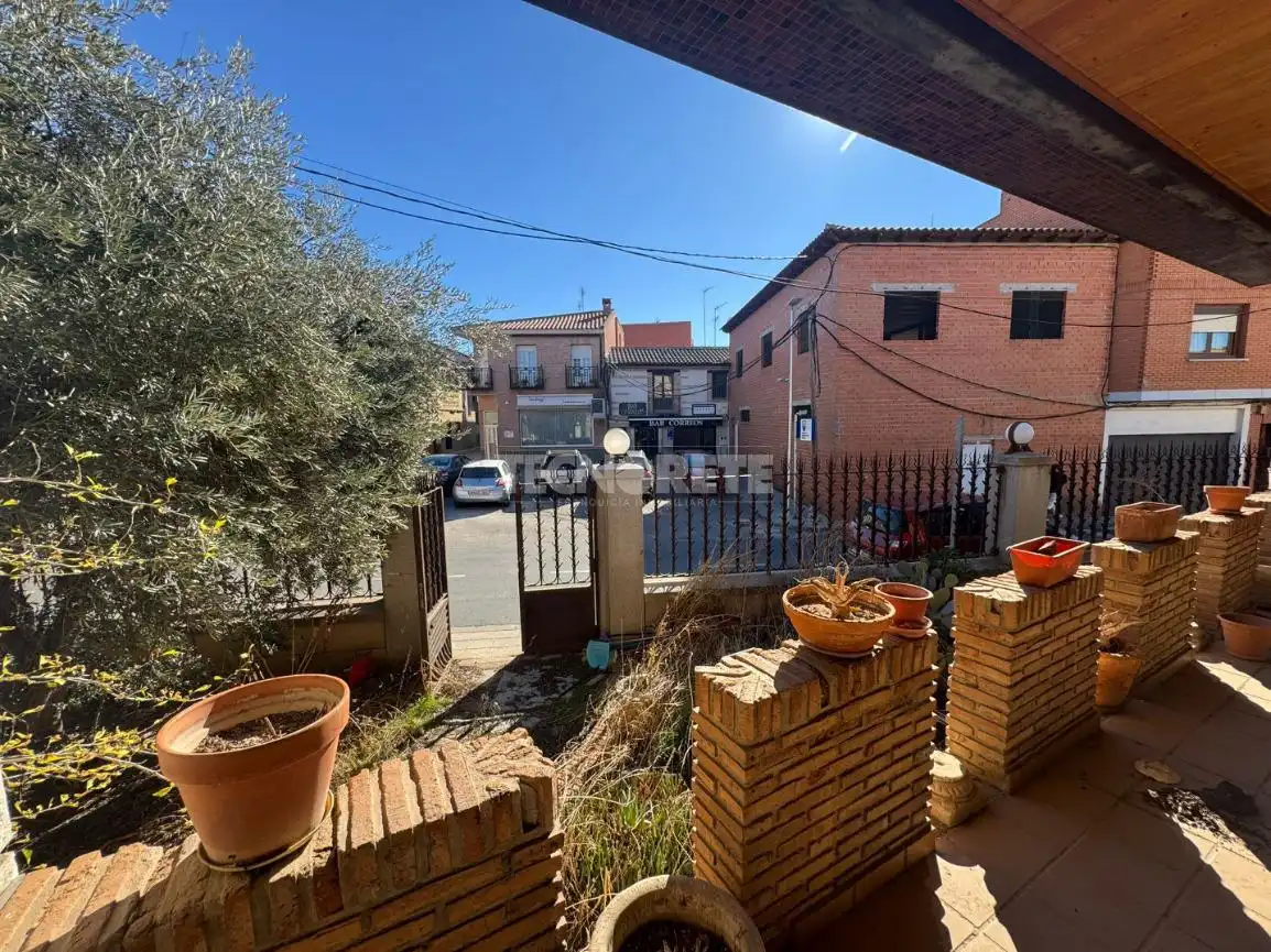 Vista exterior de Casa o chalet en venta en Polán con Jardín privado y Terraza