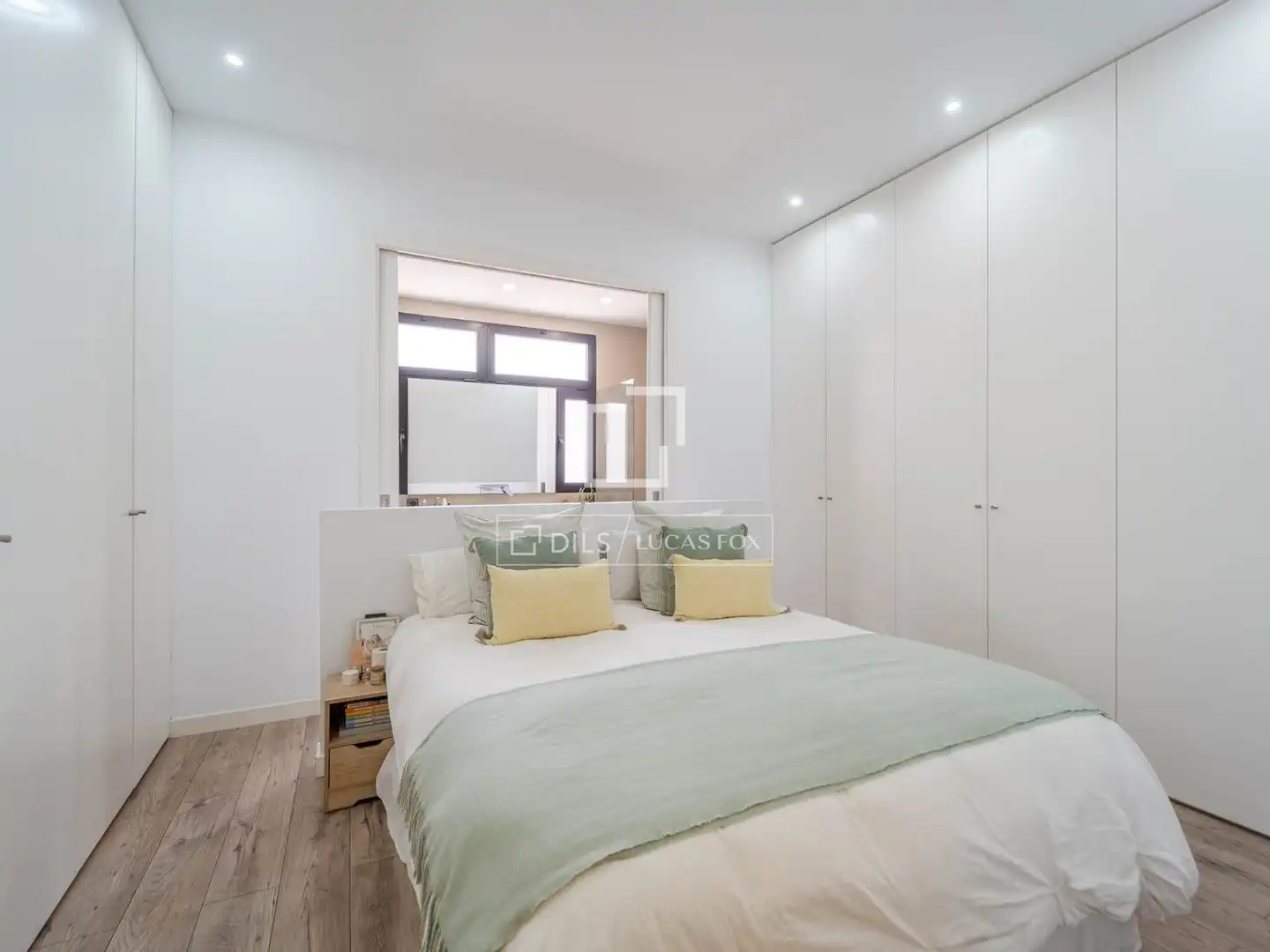 Bedroom of Flat for sale in Valencia  with Air Conditioner, Parquet flooring and Balcony