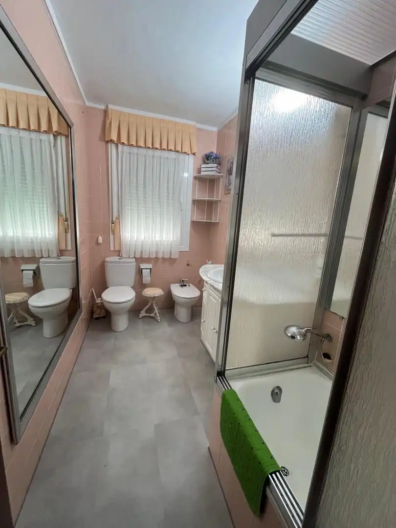 Baño de Piso en venta en Colindres con Calefacción, Terraza y Amueblado