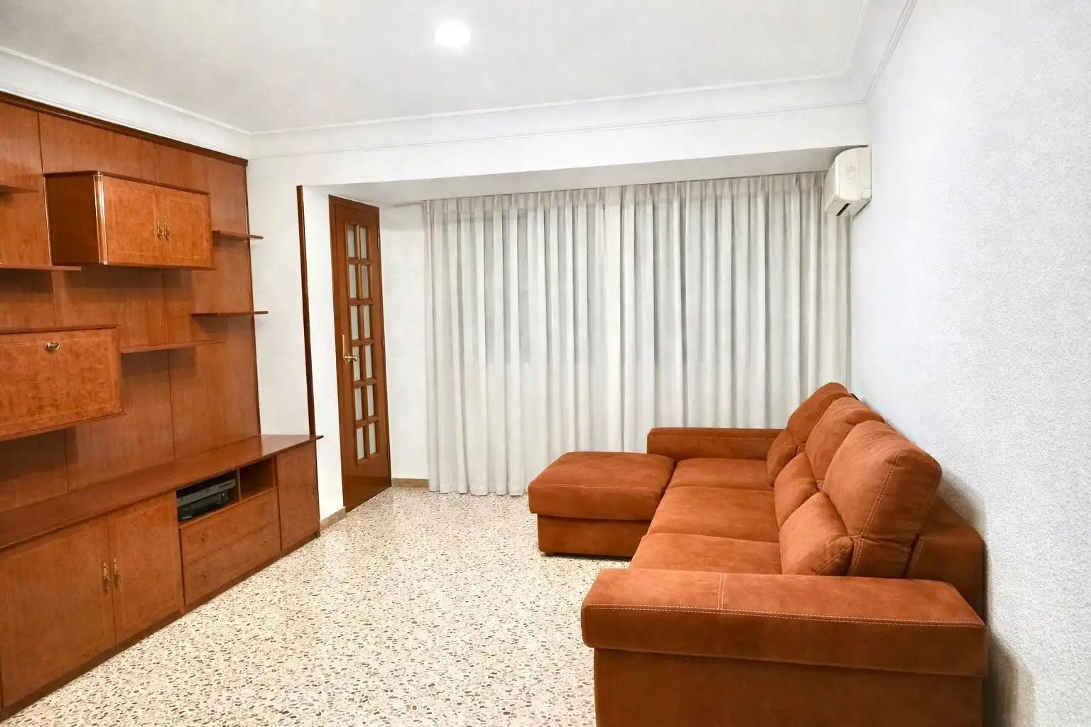 Living room of Flat for sale in Zaragoza  with Air Conditioner, Heating and Terrace