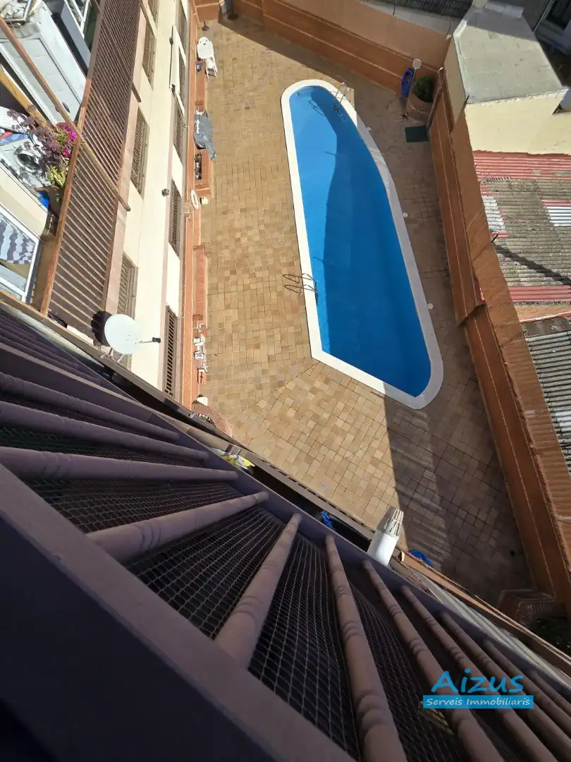 Piscina de Dúplex en venta en Rubí con Parquet, Terraza y Balcón