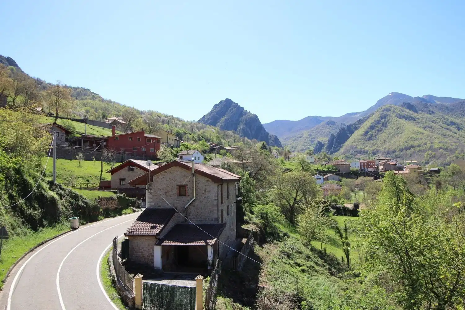 Vista exterior de Dúplex en venta en Oseja de Sajambre con Jardín privado, Parquet y Terraza