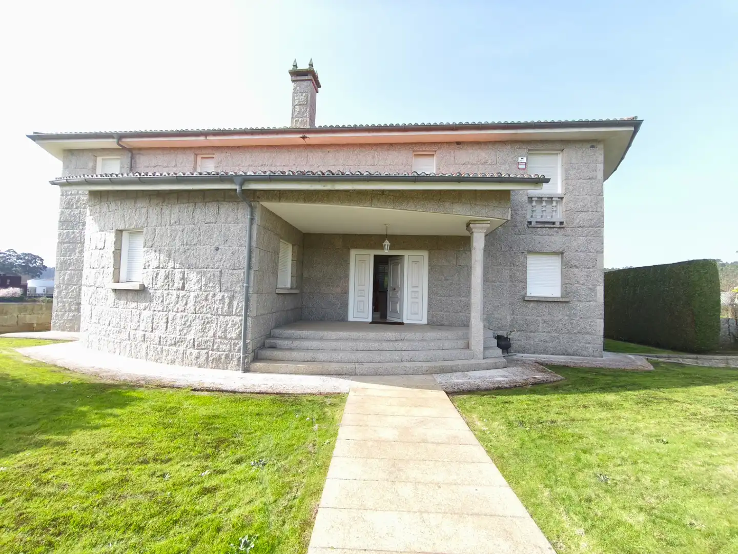Vista exterior de Casa o xalet en venda en Santiago de Compostela  amb Calefacció, Jardí privat i Terrassa