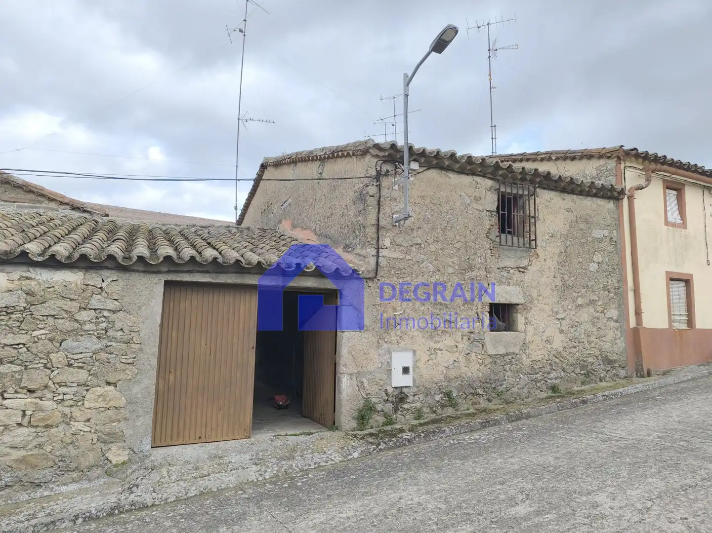 Vista exterior de Casa adosada en venta en Ledesma