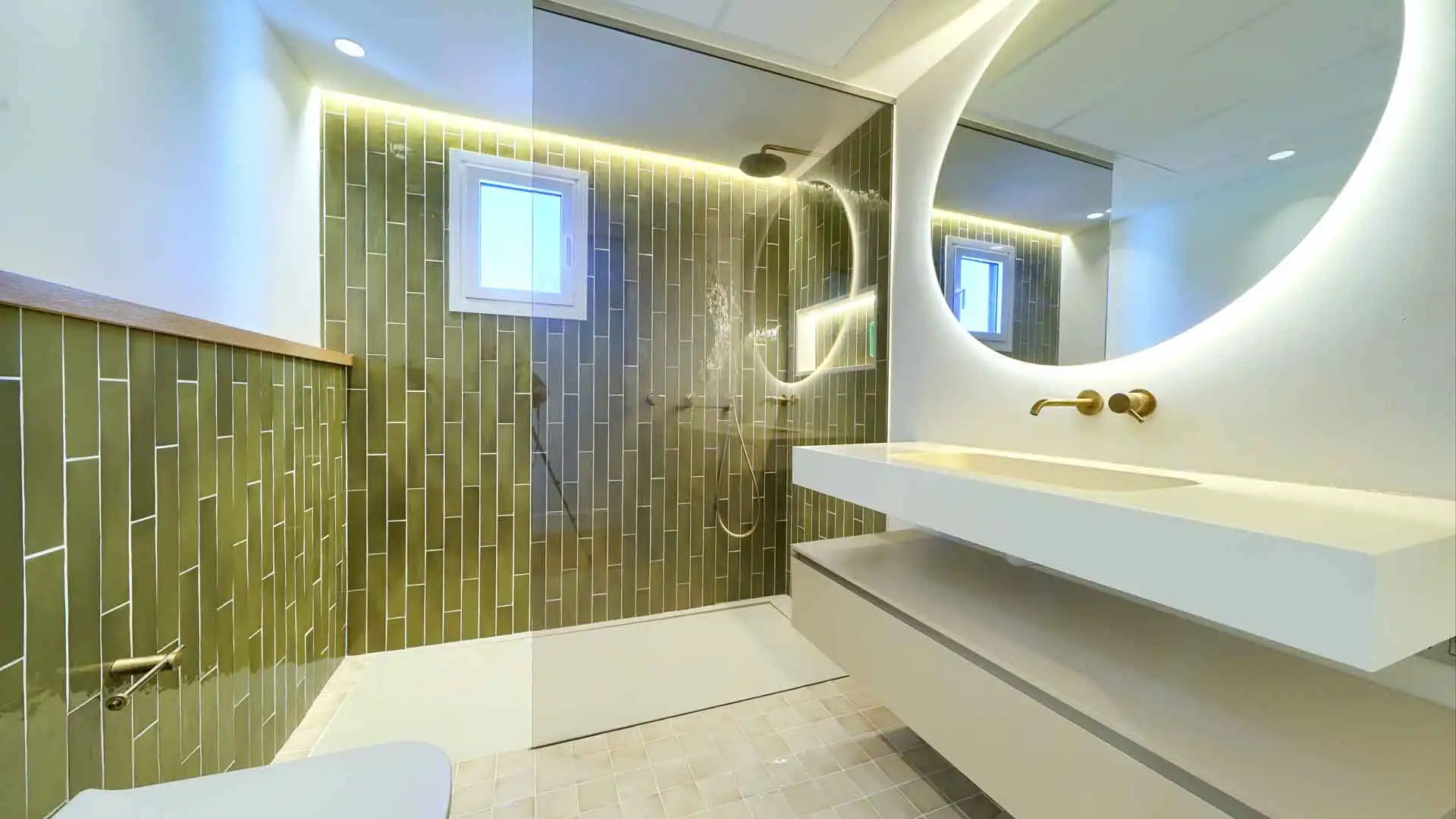 Baño de Casa adosada en venta en Marbella con Aire acondicionado, Jardín privado y Terraza