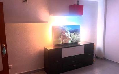 Sala d'estar de Local en venda en Terrassa amb Aire condicionat, Calefacció i Moblat