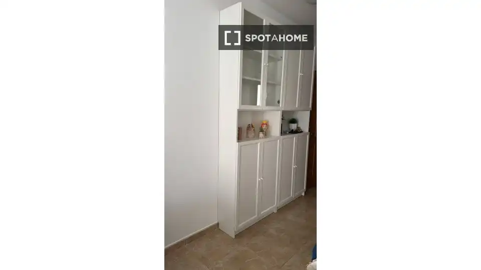 Dormitori de Apartament per a compartir en Málaga amb Aire condicionat, Terrassa i Moblat