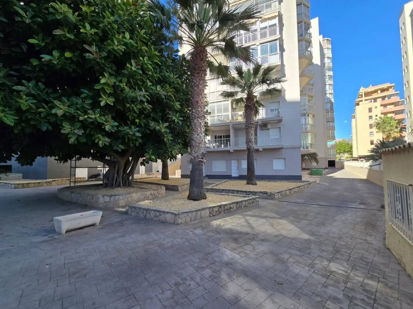 Außenansicht von Wohnungen zum Verkauf in Calpe / Calp mit Klimaanlage, Heizung und Privatgarten