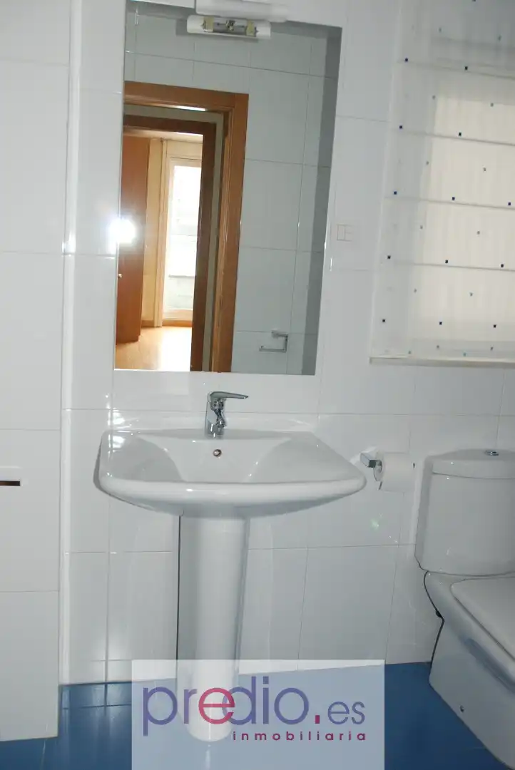 Bany de Apartament en venda en Lugo amb Calefacció, Parquet i Terrassa