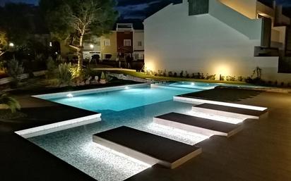 Swimming pool of House or chalet for sale in Torrevieja  with Air Conditioner, Private garden and Community pool