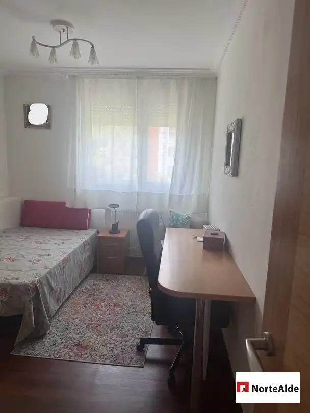 Schlafzimmer von Wohnung zum Verkauf in Barakaldo  mit Heizung, Privatgarten und Abstellraum