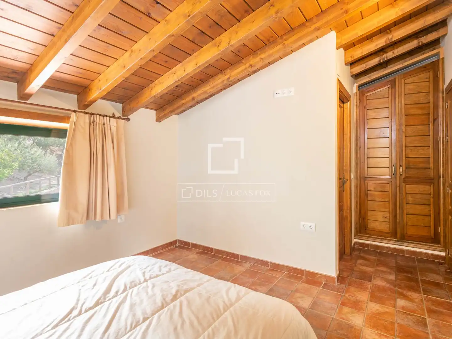 Dormitori de Finca rústica en venda en Málaga amb Jardí privat, Terrassa i Traster