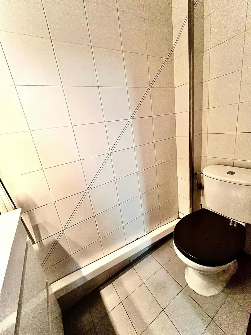 Baño de Piso para compartir en Barcelona con Calefacción, Amueblado y Lavadora