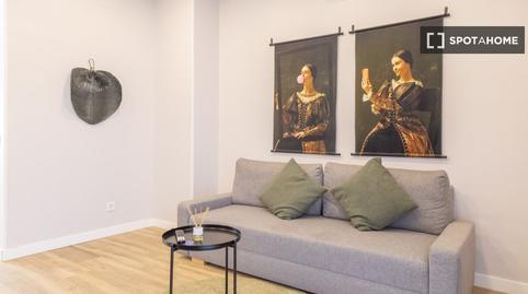 Foto 2 de Piso de alquiler en Canillas, Madrid