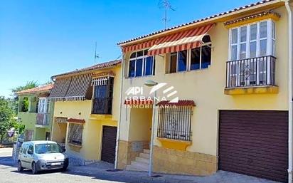 Vista exterior de Casa o xalet en venda en Lucena amb Terrassa