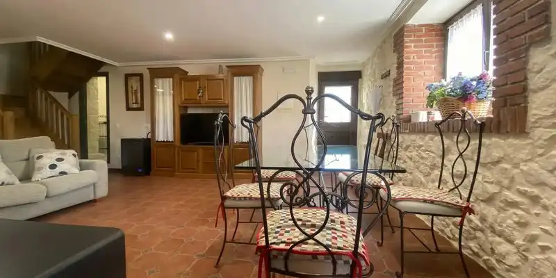 Menjador de Casa o xalet en venda en Entrambasaguas amb Jardí privat, Terrassa i Traster