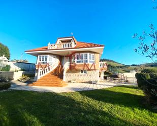 Vista exterior de Casa o xalet en venda en Piélagos amb Calefacció, Jardí privat i Parquet