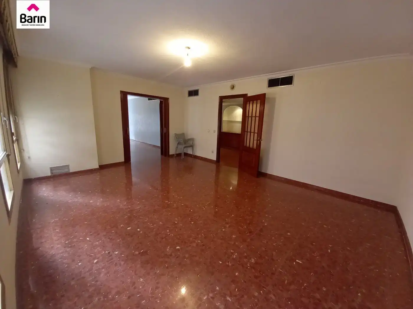 Wohnung zum Verkauf in Córdoba mit Klimaanlage, Terrasse und Abstellraum