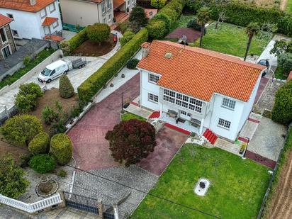 Vista exterior de Casa o xalet en venda en Culleredo amb Calefacció, Jardí privat i Terrassa