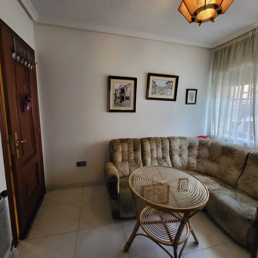 Sala d'estar de Casa o xalet en venda en Muñogalindo amb Calefacció i Traster