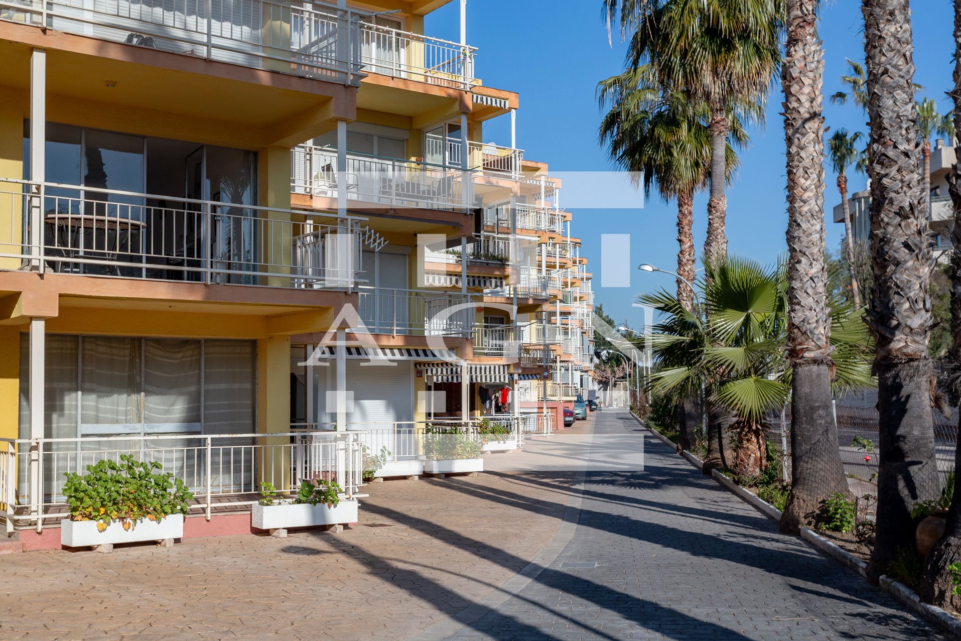 Außenansicht von Wohnungen zum Verkauf in Cambrils mit Klimaanlage, Heizung und Parkett