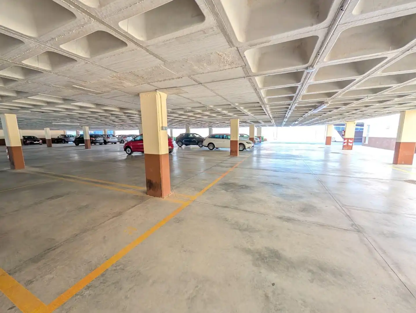 Aparcament de Apartament en venda en Gandia amb Terrassa, Balcó i Piscina comunitària