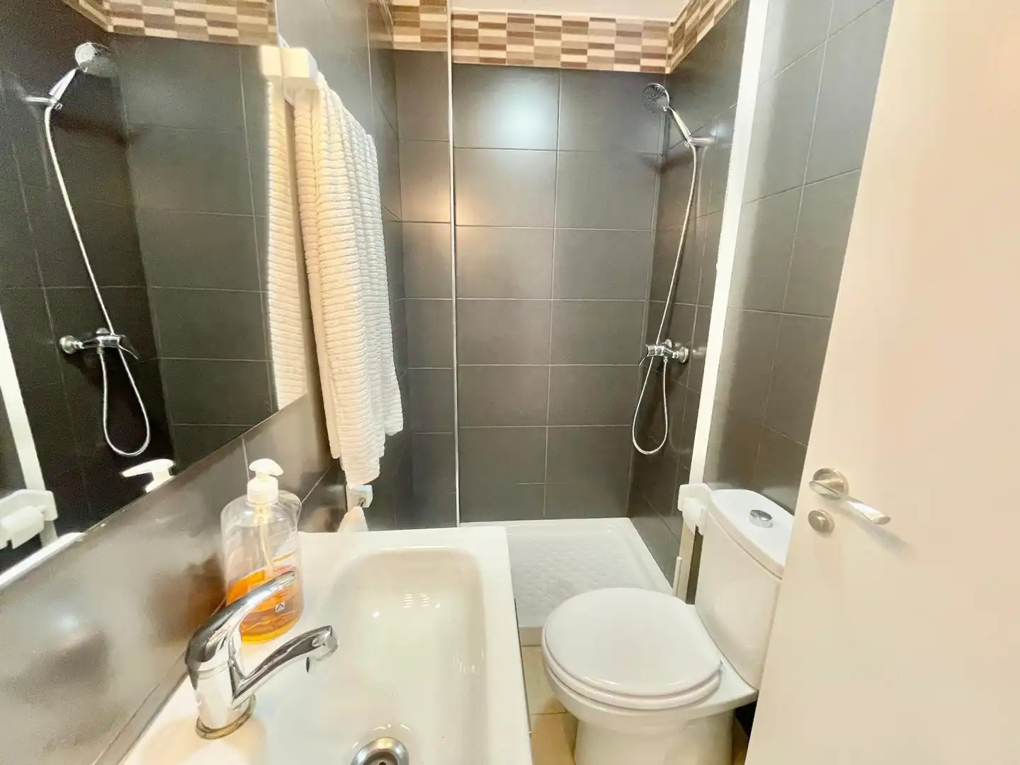 Badezimmer von Erdgeschoss zur Miete in Los Alcázares mit Terrasse, Möbliert und Mikrowelle
