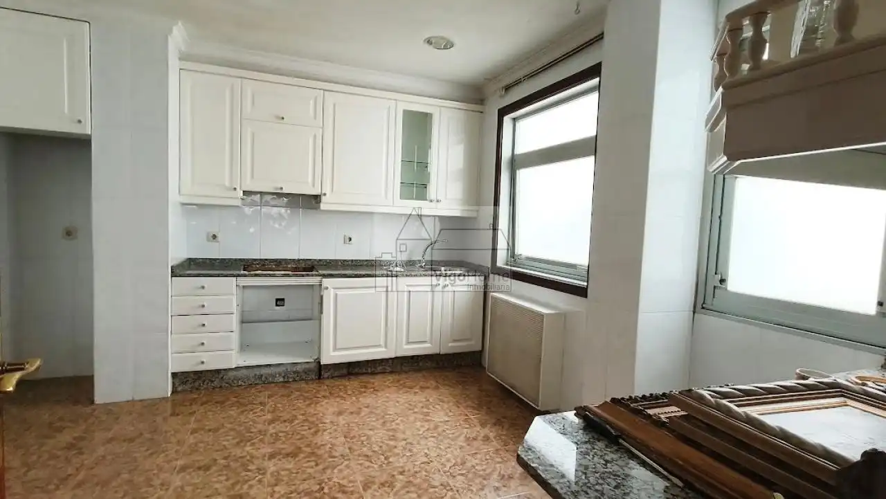 Kitchen of Flat for sale in Vigo   with Heating and Storage room