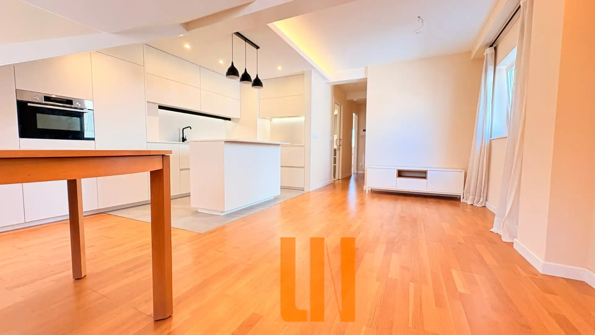 Küche von Wohnung zum Verkauf in A Coruña Capital  mit Heizung, Parkett und Ofen